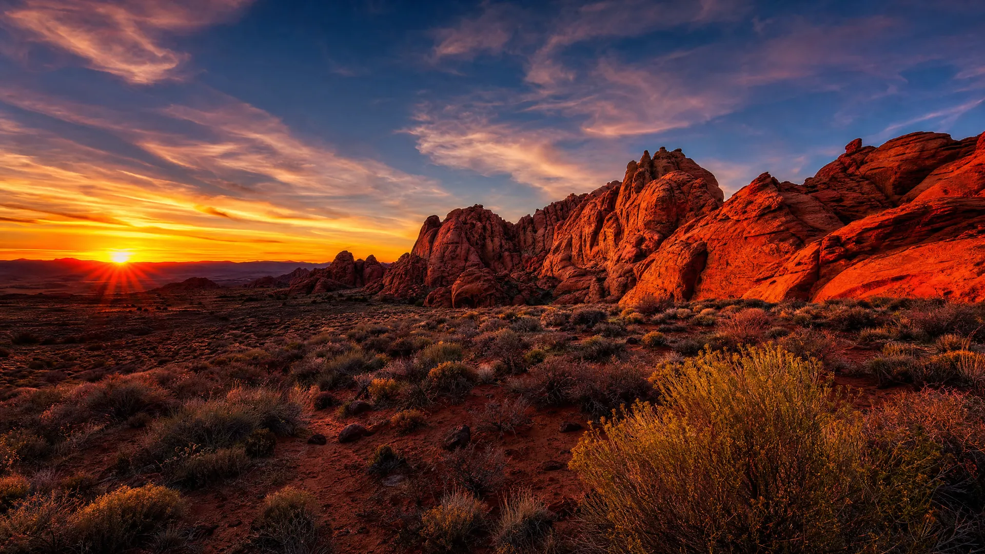 Stunning red rock sunset in Southern Utah near St. George — Washington County landscape
